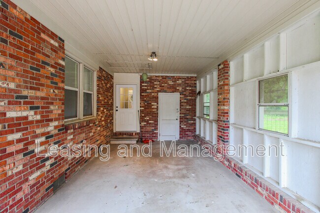Building Photo - 927 Holly Ct