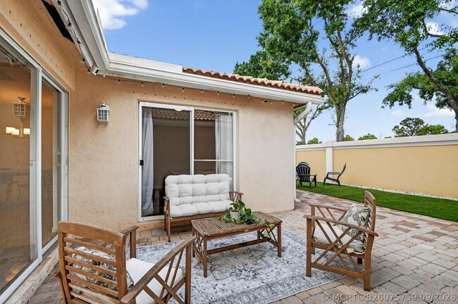 Building Photo - 3387 Commodore Ct