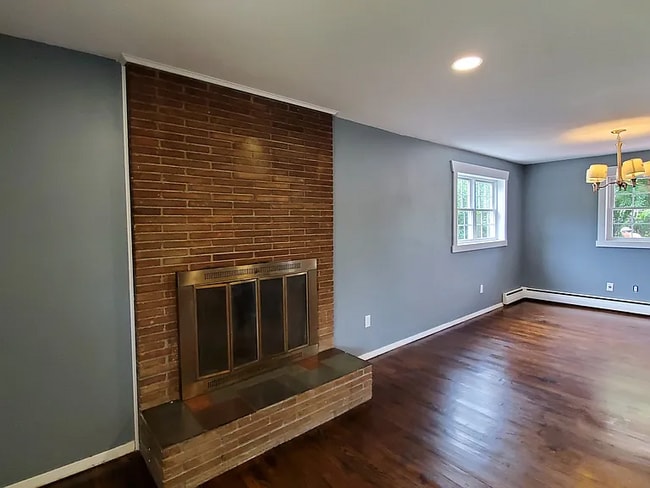 Building Photo - charming single-family home