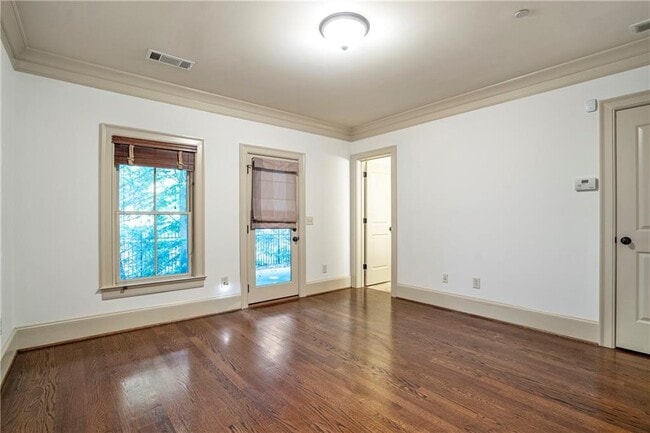 Building Photo - 58 Sheridan Dr NE