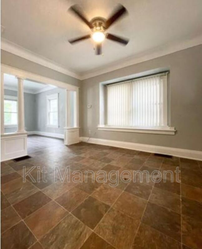 Building Photo - 828 Toronto Ave