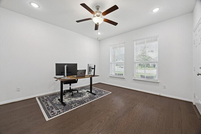 Building Photo - 209 Crimson Rose Ct