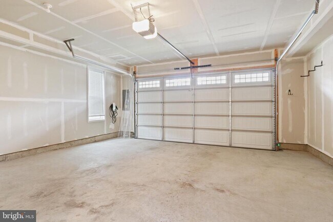 Building Photo - 12311 W Oaks Dr
