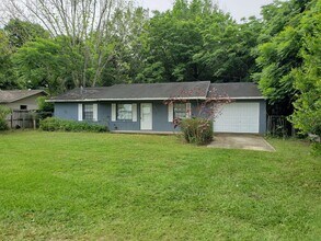 Building Photo - 3 Bed, 2 Bath, 1 Car garage.