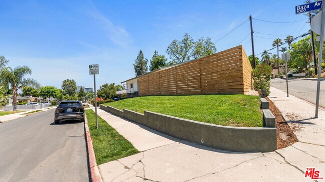 Primary Photo - 5304 Baza Ave