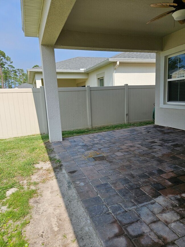 Building Photo - 4 Bedroom 2 bath beautiful spacious home i...