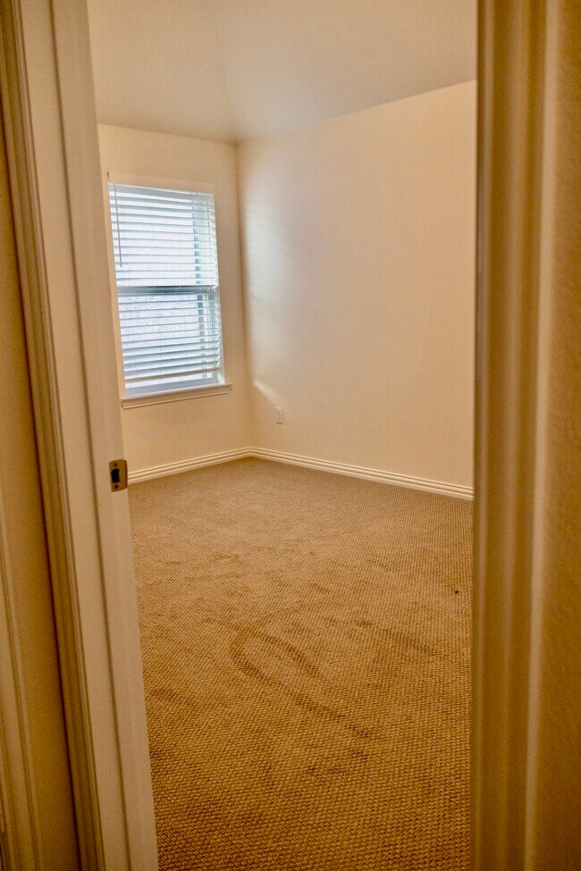 Building Photo - 1725 Friendship Ln