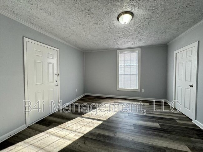 Building Photo - 1310 Forrest Ave