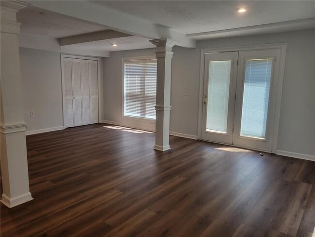 Building Photo - 487 Arbour Run