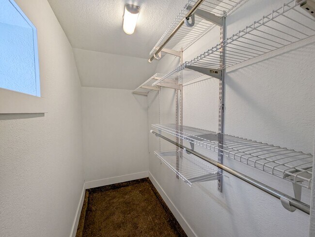 Building Photo - Cozy 1-Bedroom with Bonus Room and Modern Touches in Prime West Seattle Location