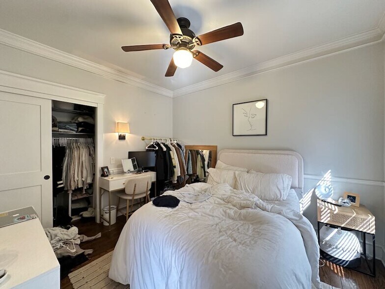 Building Photo - 1410 W Cornelia Ave