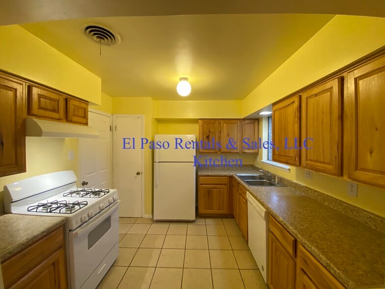 Kitchen - 5625 Creston Ave