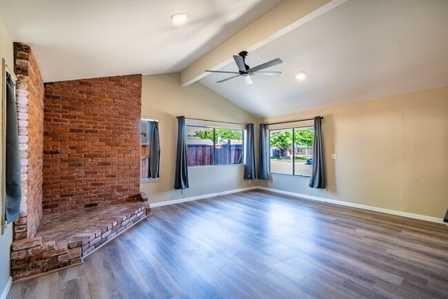 Building Photo - 1525 Jasmine Way