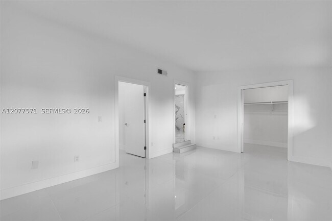 Building Photo - 3843 Alcantara Ave