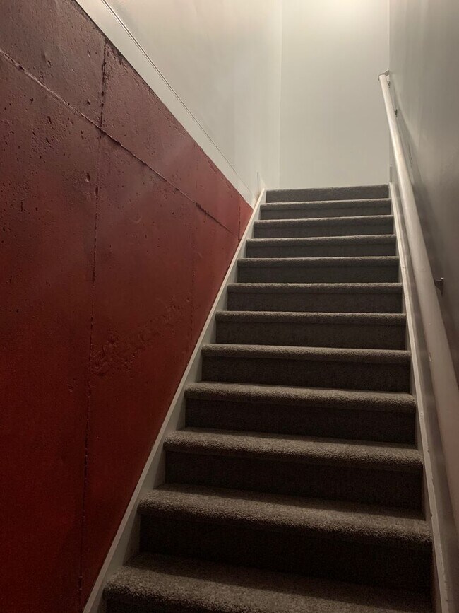 Building Photo - Lovely Eastside Townhome Condo Near Vet School- 3BR/3BATH!