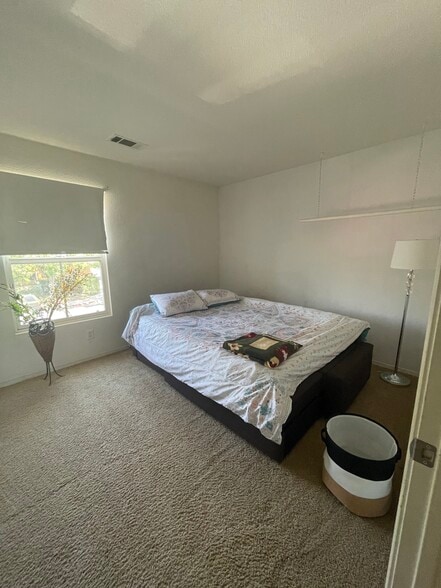 Building Photo - 2544 Kenwood Ct