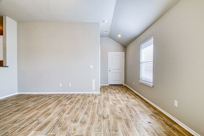 Building Photo - Beautiful Newer Construction Home!