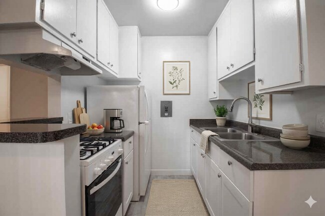 Interior Photo - 3439 Vinton Ave