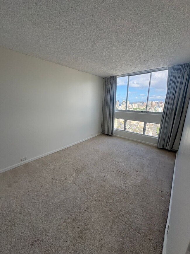 Building Photo - 1212 Punahou St
