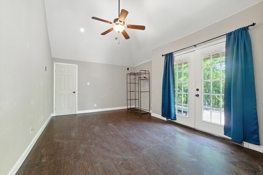 Building Photo - 9128 Cumberland Dr