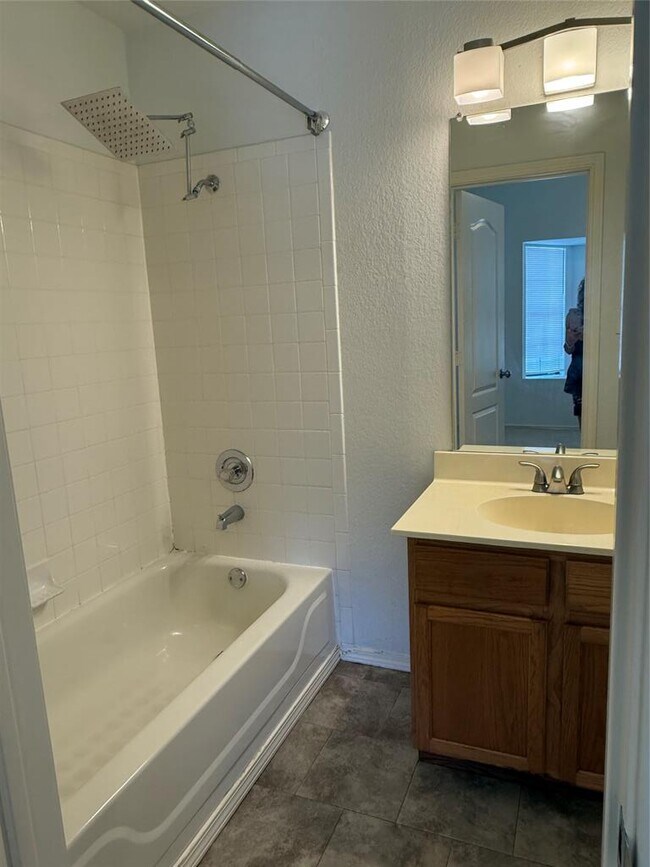 Building Photo - 11901 Swearingen Dr