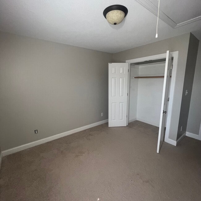 Building Photo - 1925 Cambria Dr