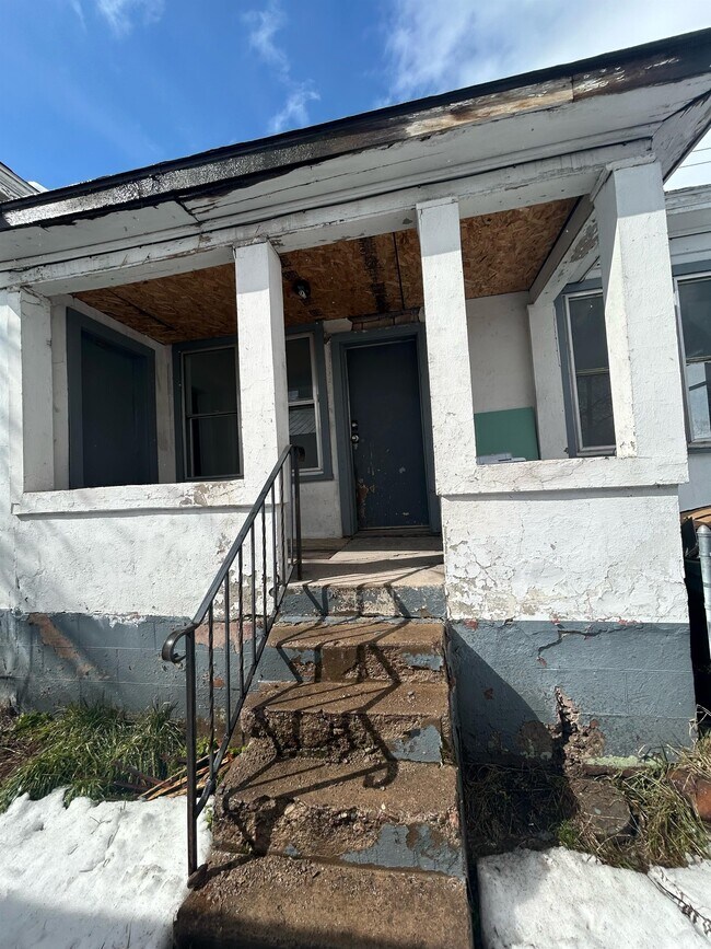 Building Photo - 1355 N Harrison Ave