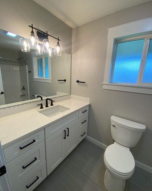 Building Photo - 20/22 Poplar Ave.