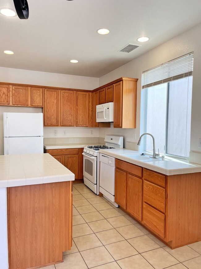Building Photo - Cute 2 story home in Natomas, 2 master bed...