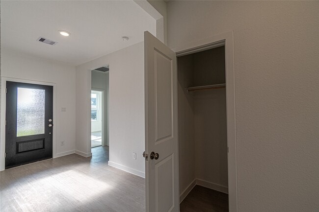 Building Photo - 3022 Palm Branch Dr