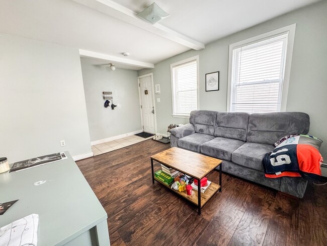 Building Photo - 123 Willow St