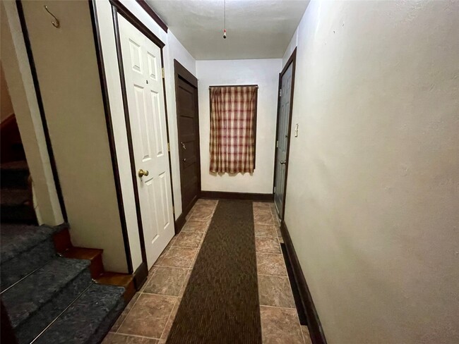 Building Photo - 112 N Roosevelt Ave