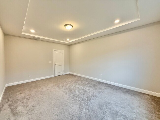 Building Photo - Gorgeous 5BD, 3BA Raleigh Home with Tons of Modern Upgrades in an HOA Community with Premier Amen...