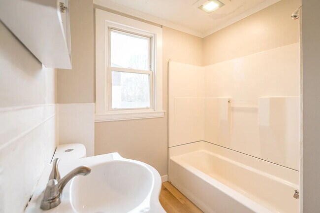 Building Photo - PRICE IMPROVEMENT! Beautiful 2-Bedroom Apartment – Quiet, Private Setting in Westbrook, Available...
