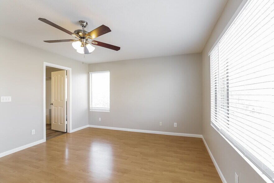 Building Photo - 8828 Dove Cove Dr