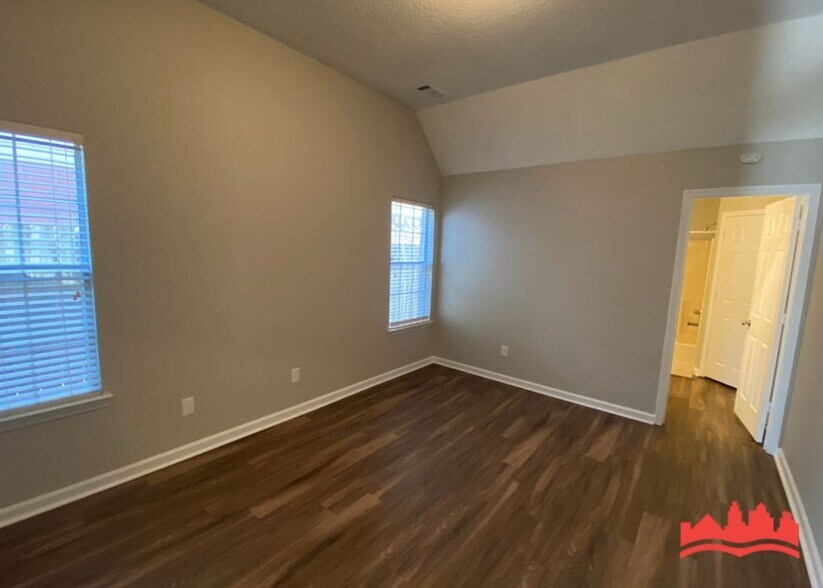 Building Photo - 7870 Shadowland Cove