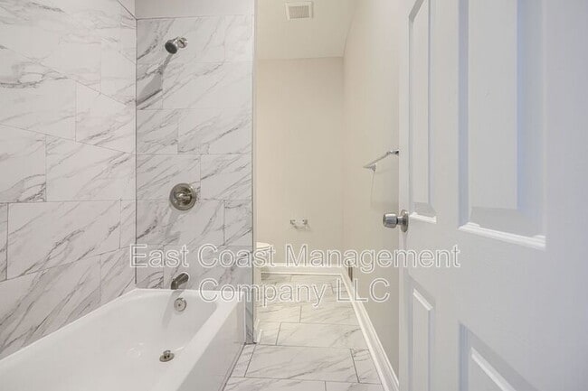 Building Photo - 1530 N Rosedale St