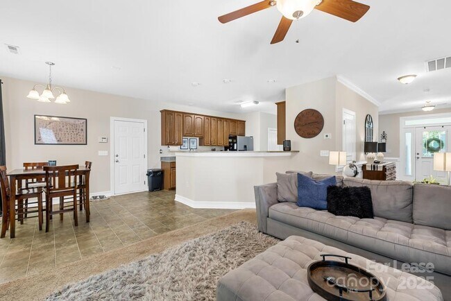 Building Photo - 18810 Coachmans Trace