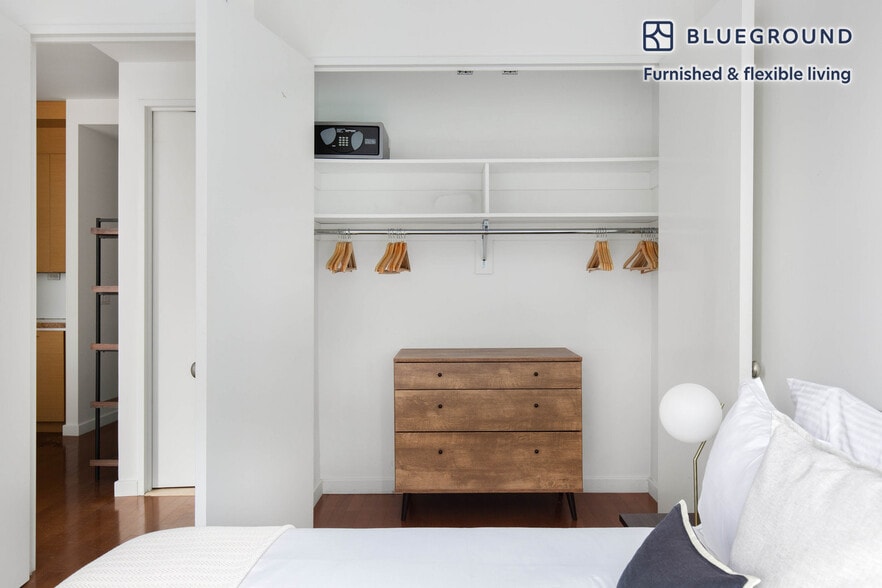 Building Photo - 1600 Broadway-SI FL19-ID595