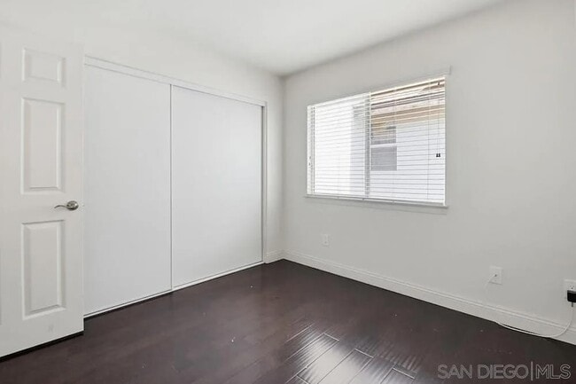 Building Photo - 561 Bayona Loop