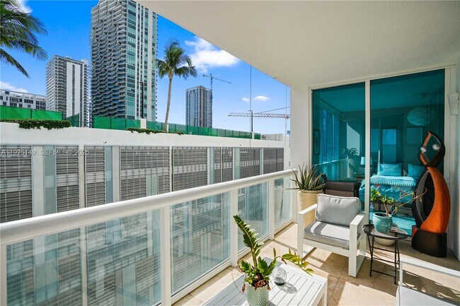 Building Photo - 480 NE 30th St