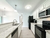 Building Photo - 8051 Bay Branch Dr