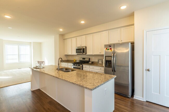 Building Photo - 3430 Montague St