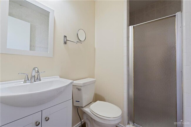 Building Photo - 13 H S St