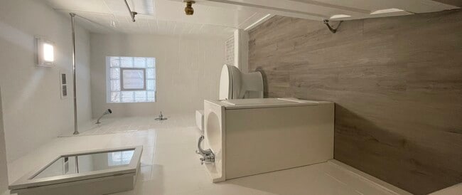 Building Photo - 4919 W Wabansia Ave