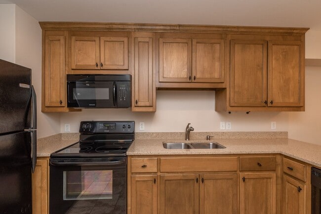 Building Photo - Spacious 2 BD/ 1BA apartment in great location in Downtown Augusta for rent!