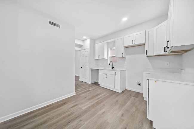 Building Photo - Fully Renovated 3BR/3BA Home with Quartz Finishes Near Easton - Move in Ready!