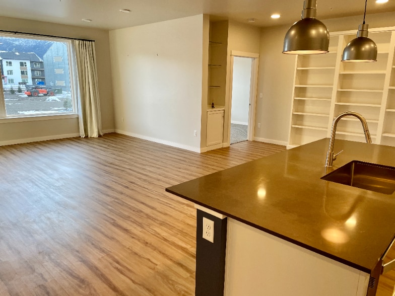 Building Photo - 2222 Willow Dr