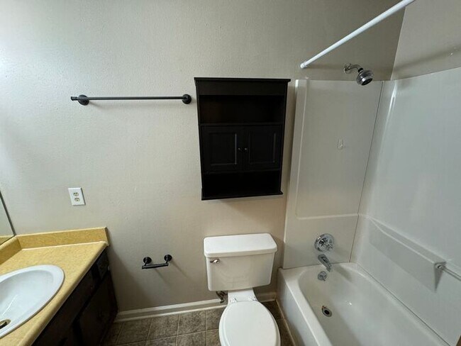 Building Photo - Gulf Breeze - The Oaks - 3 bedroom, 2.5 bathroom