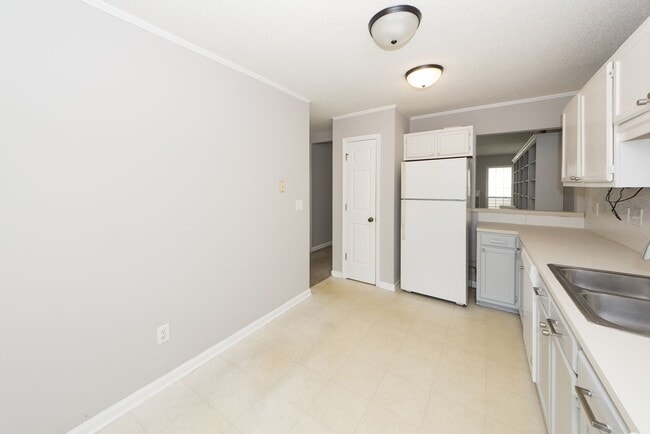 Building Photo - 2 Bedroom 2 Bath Townhouse in Crowfield Pl...